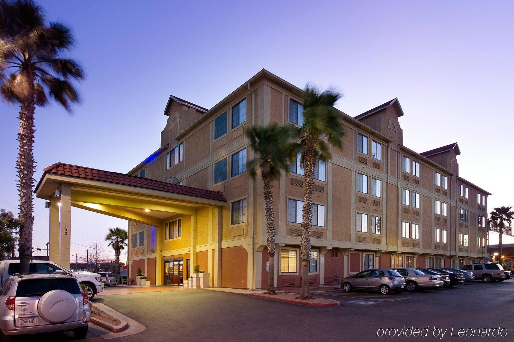 Holiday Inn Express & Suites San Antonio - Downtown Market Area, An Ihg Hotel Exterior photo